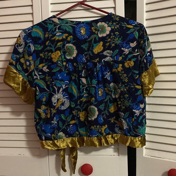 Worn once! ANTHROPOLOGIE Floral hippie crop top with golden velvet tie - Picture 3 of 3